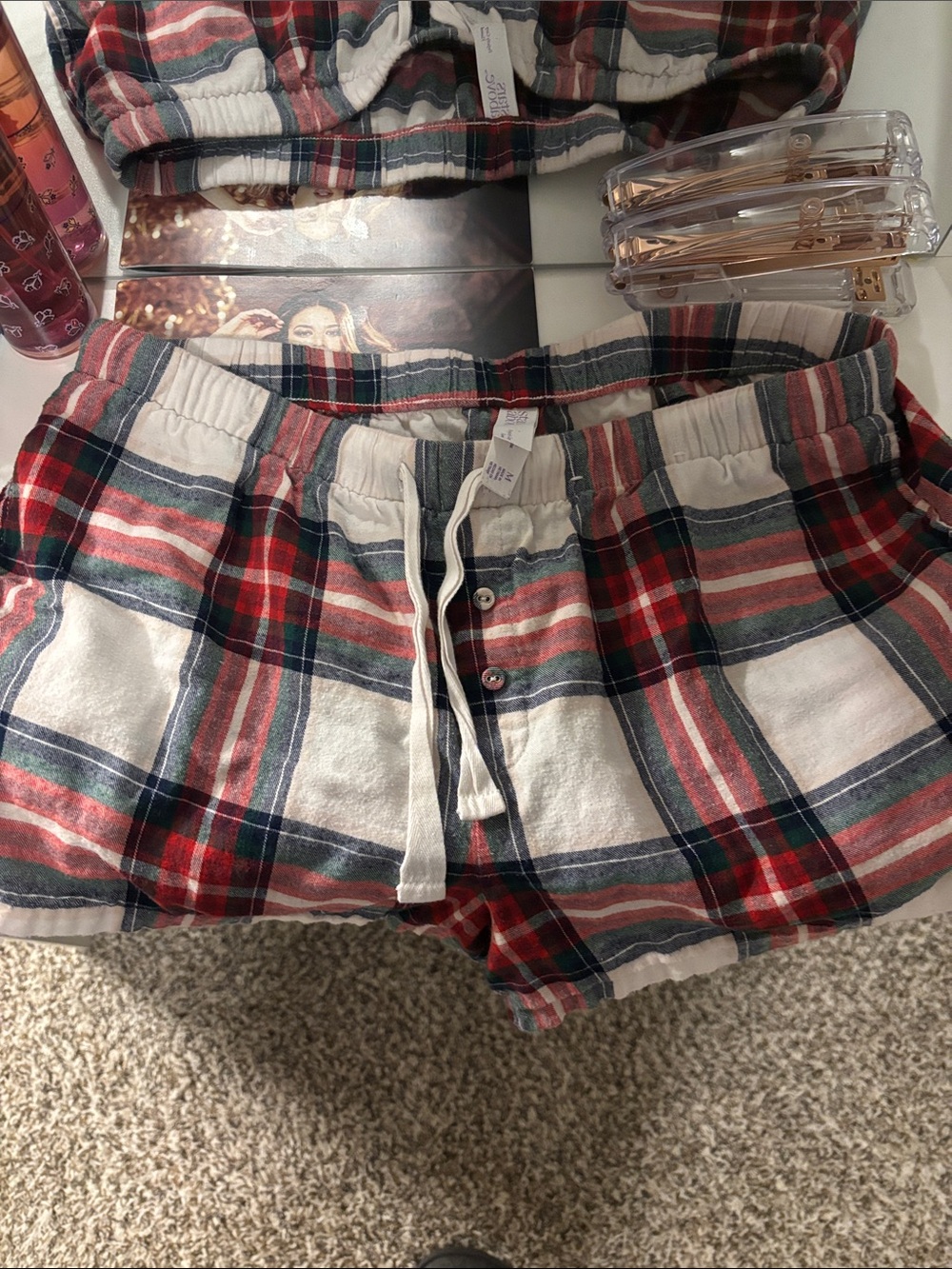 Cozy Medium Plaid Drawstring Women’s Shorts - Red/Green/White